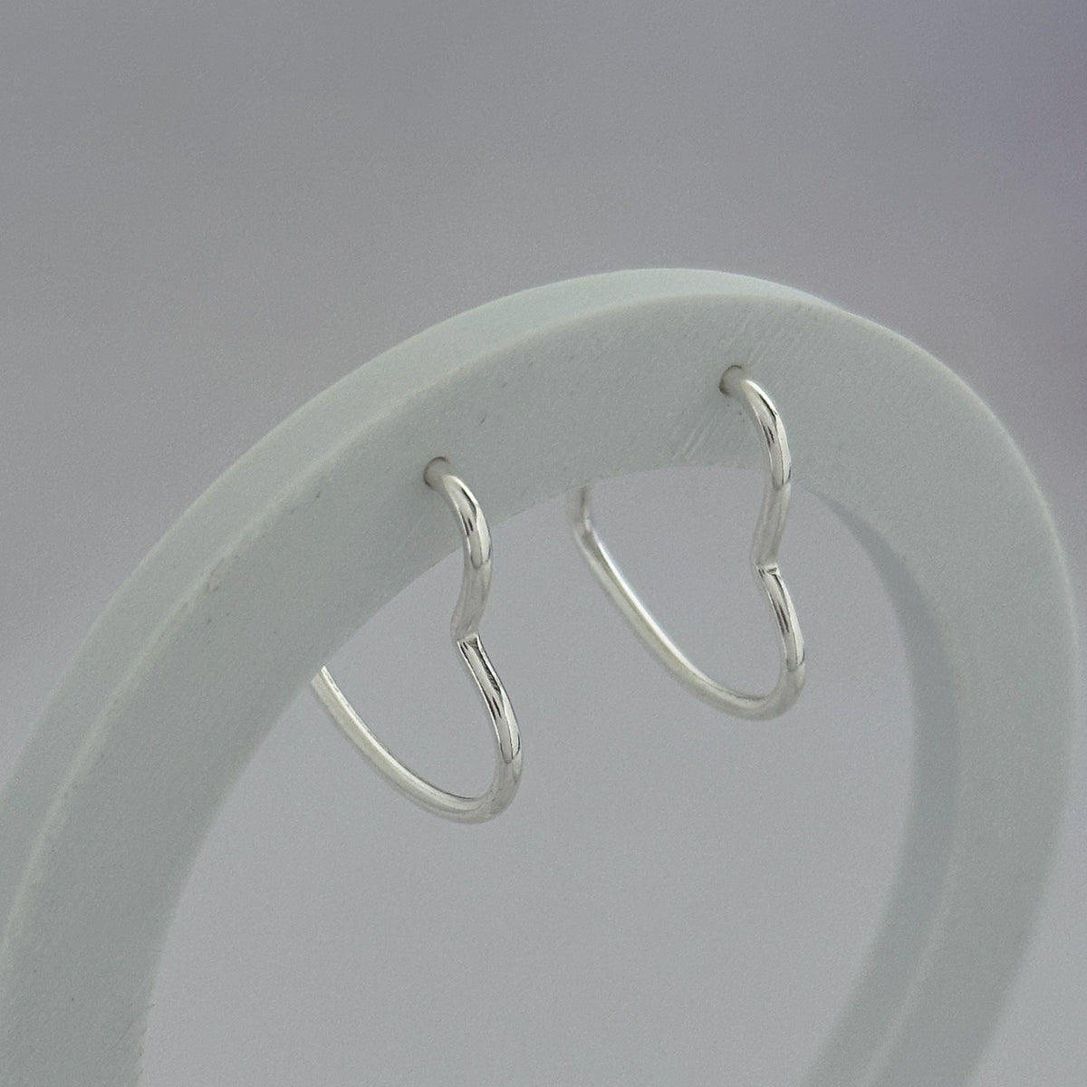 ARGOLA CORAÇÃO FIO REDONDO - 2X23MM
