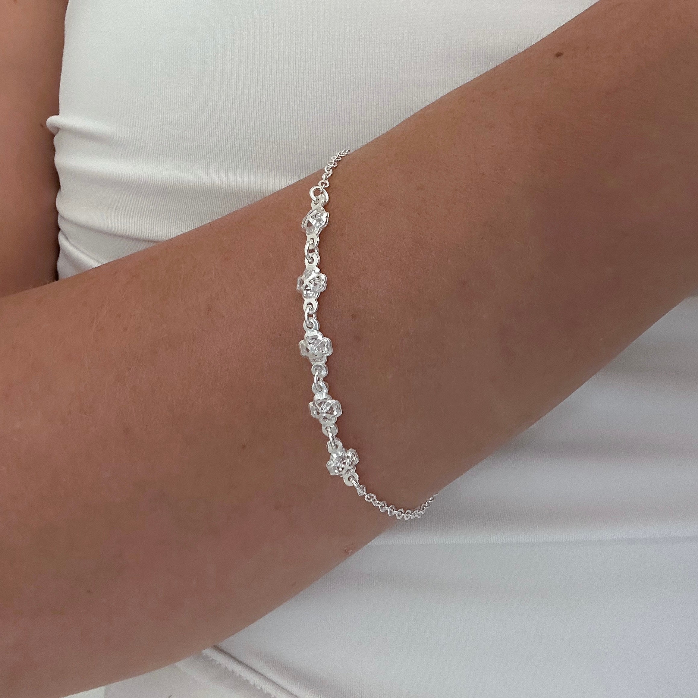 PULSEIRA TREVINHOS CRISTAIS 18,5CM
