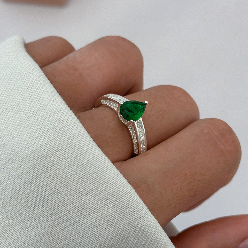 ANEL FORMATURA GOTA ''ESMERALDA''