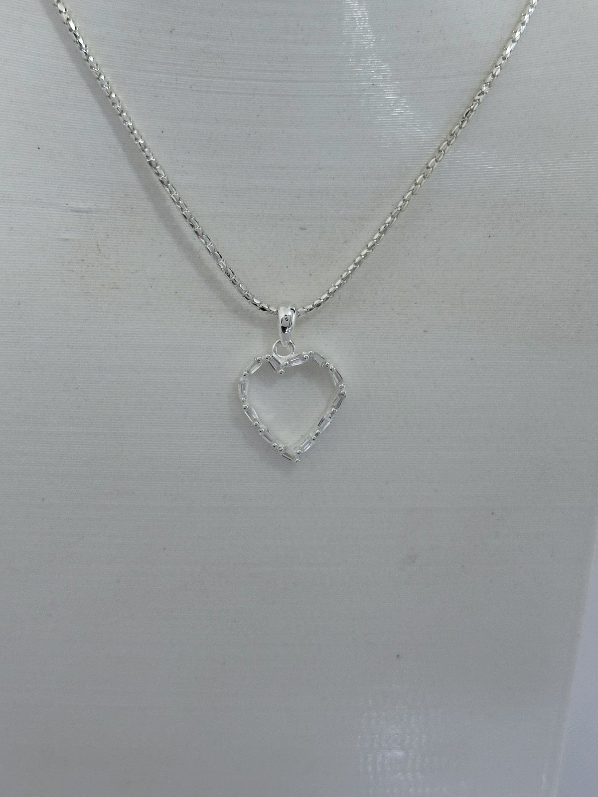 CONJUNTO CORAÇAO VAZ. CRV. BAGUETES CRISTAIS ( BRINCO + PINGENTE )