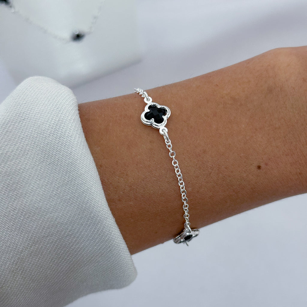 PULSEIRA TREVOS PRETO 10MM - 18,5CM