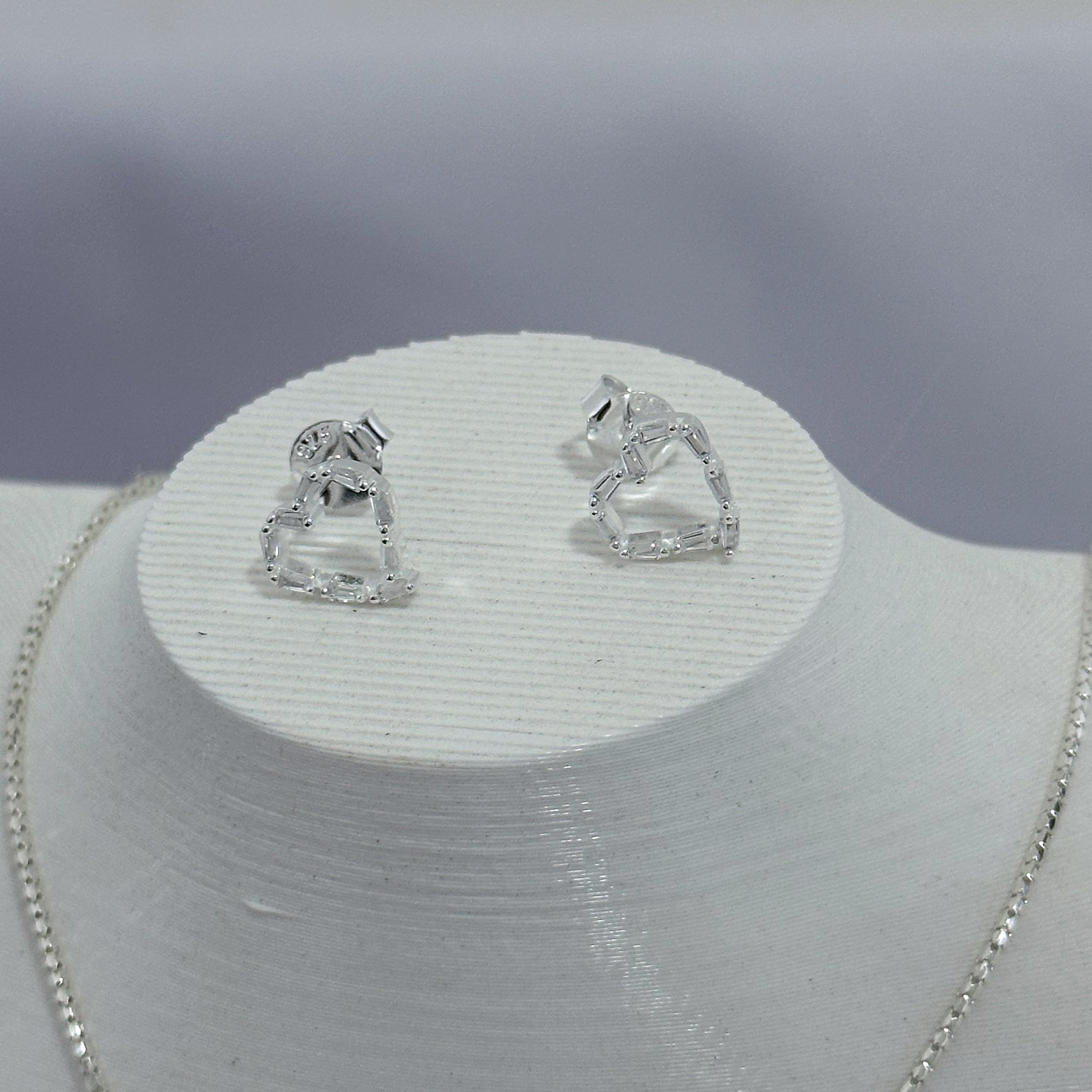 CONJUNTO CORAÇAO VAZ. CRV. BAGUETES CRISTAIS ( BRINCO + PINGENTE )
