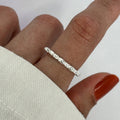 ANEL OVAL LISO E PEDRACRISTAL