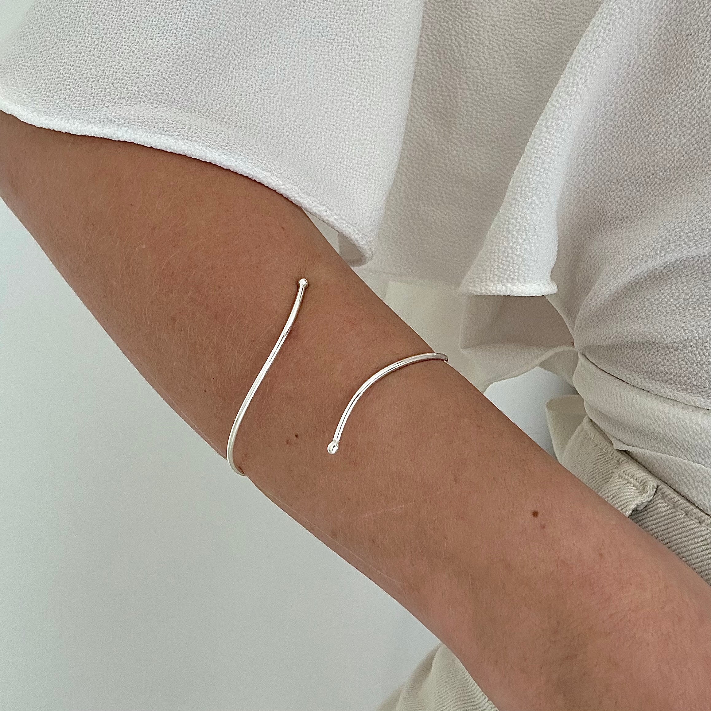 BRACELETE CURVAS - AJUSTÁVEL
