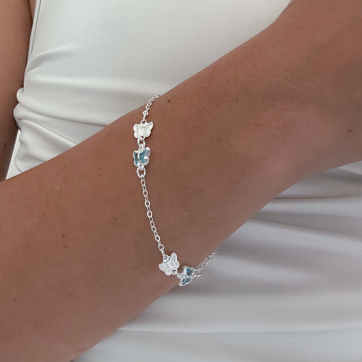 PULSEIRA BORBOLETAS AZUIS E PRATA 18,5CM