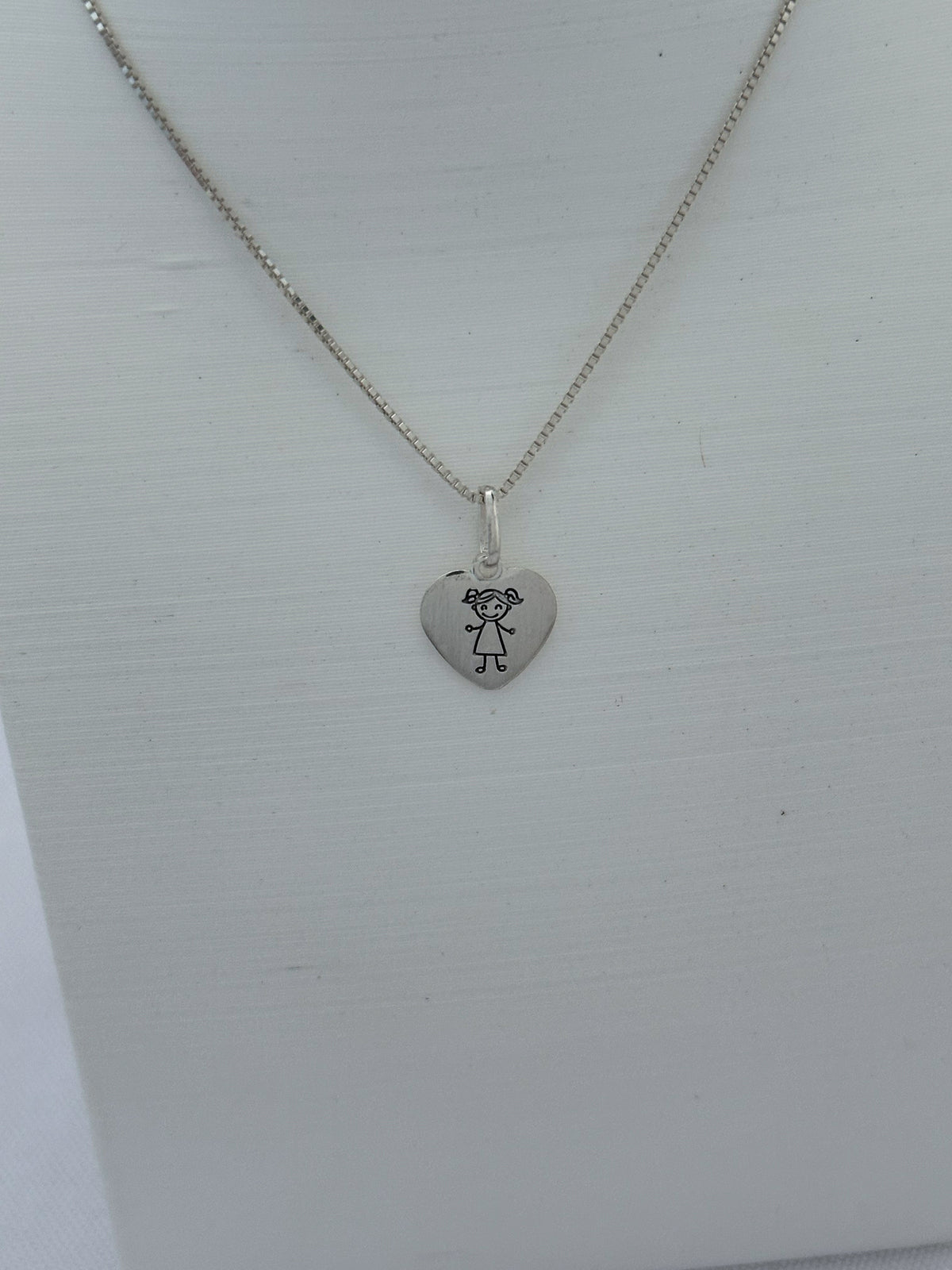 PINGENTE MEDALHA CORAÇÃO MENINA