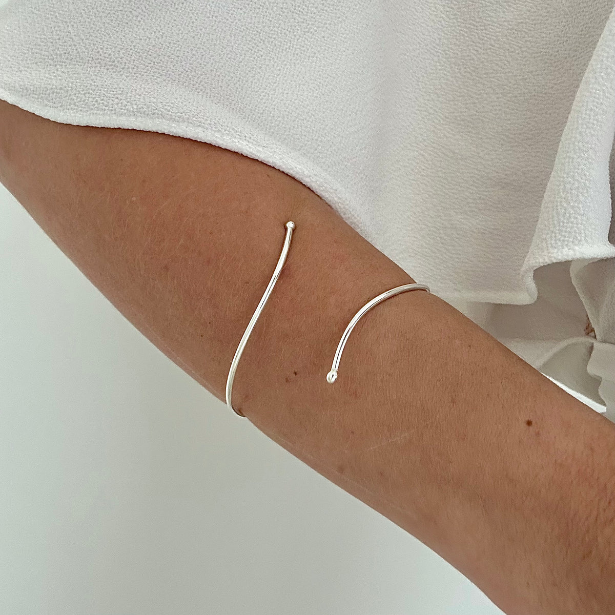 BRACELETE CURVAS - AJUSTÁVEL